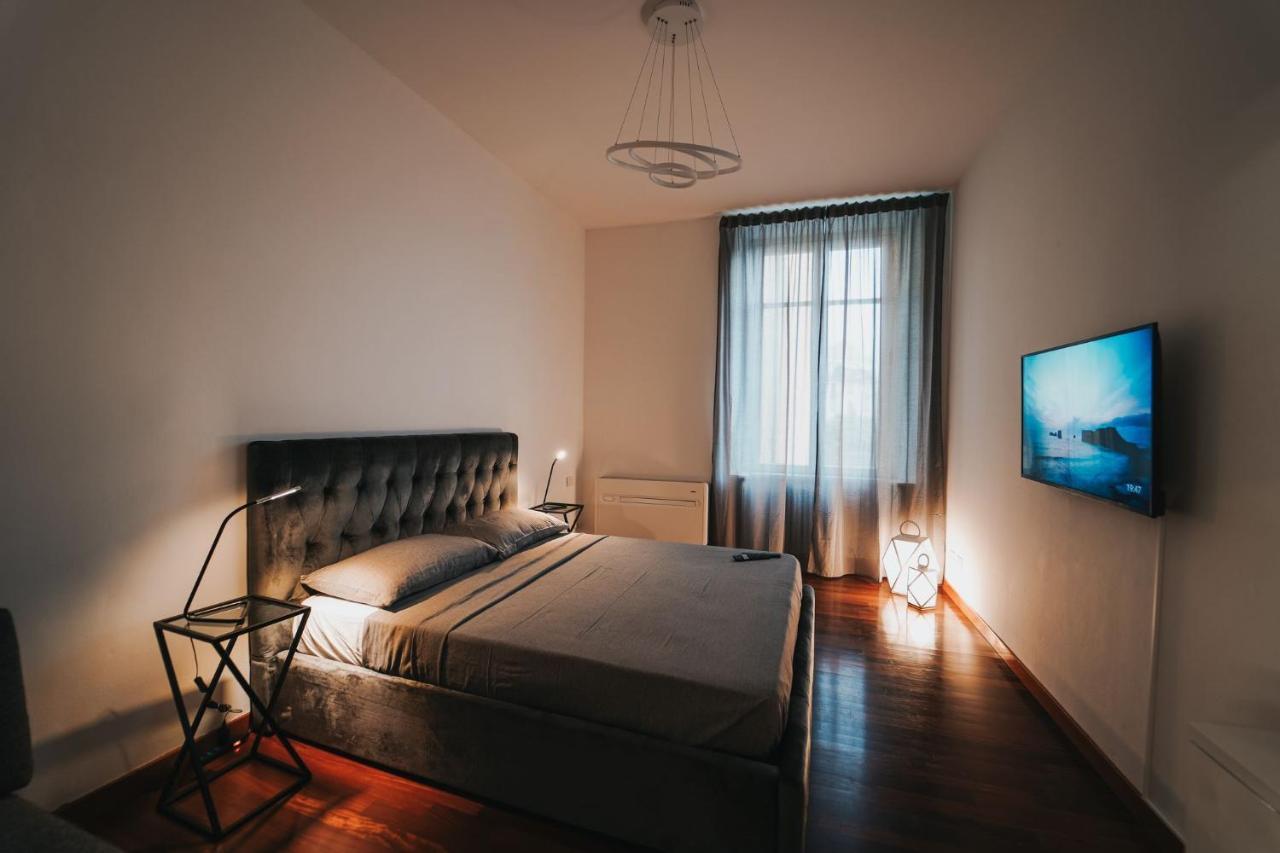 Appartamento Esclusivo Fronte Lago, In Centro A Como Con Garage Екстериор снимка