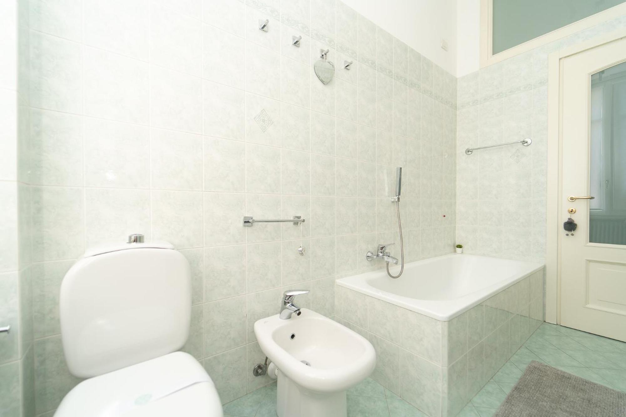 Appartamento Esclusivo Fronte Lago, In Centro A Como Con Garage Екстериор снимка